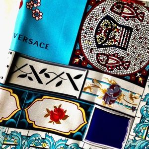 NEW Versace Silk Blue Floral Square Scarf w/ Gift Wrap 35" x 35"